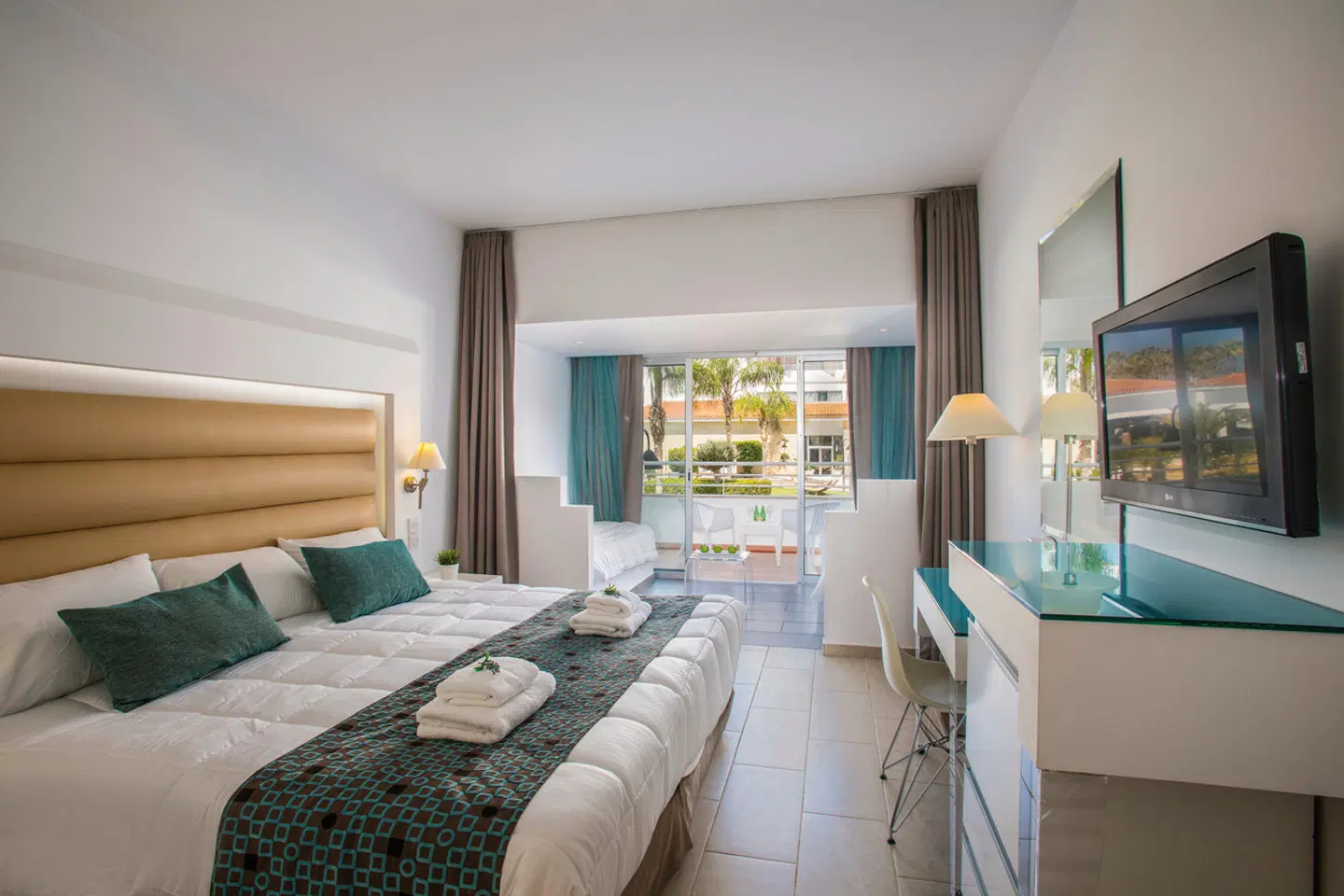 Leonardo Cypria Bay ROOM_EXAMPLE