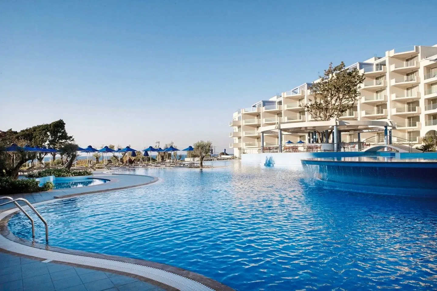 Atrium Platinum OUTDOOR_POOL