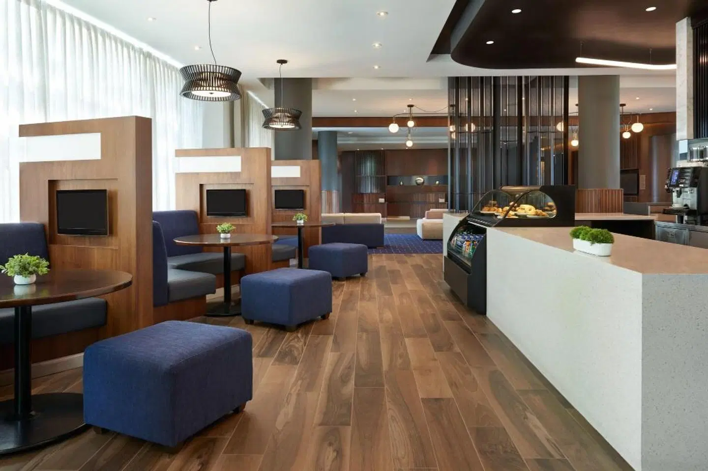 Courtyard by Marriott Calgary Airport Bar