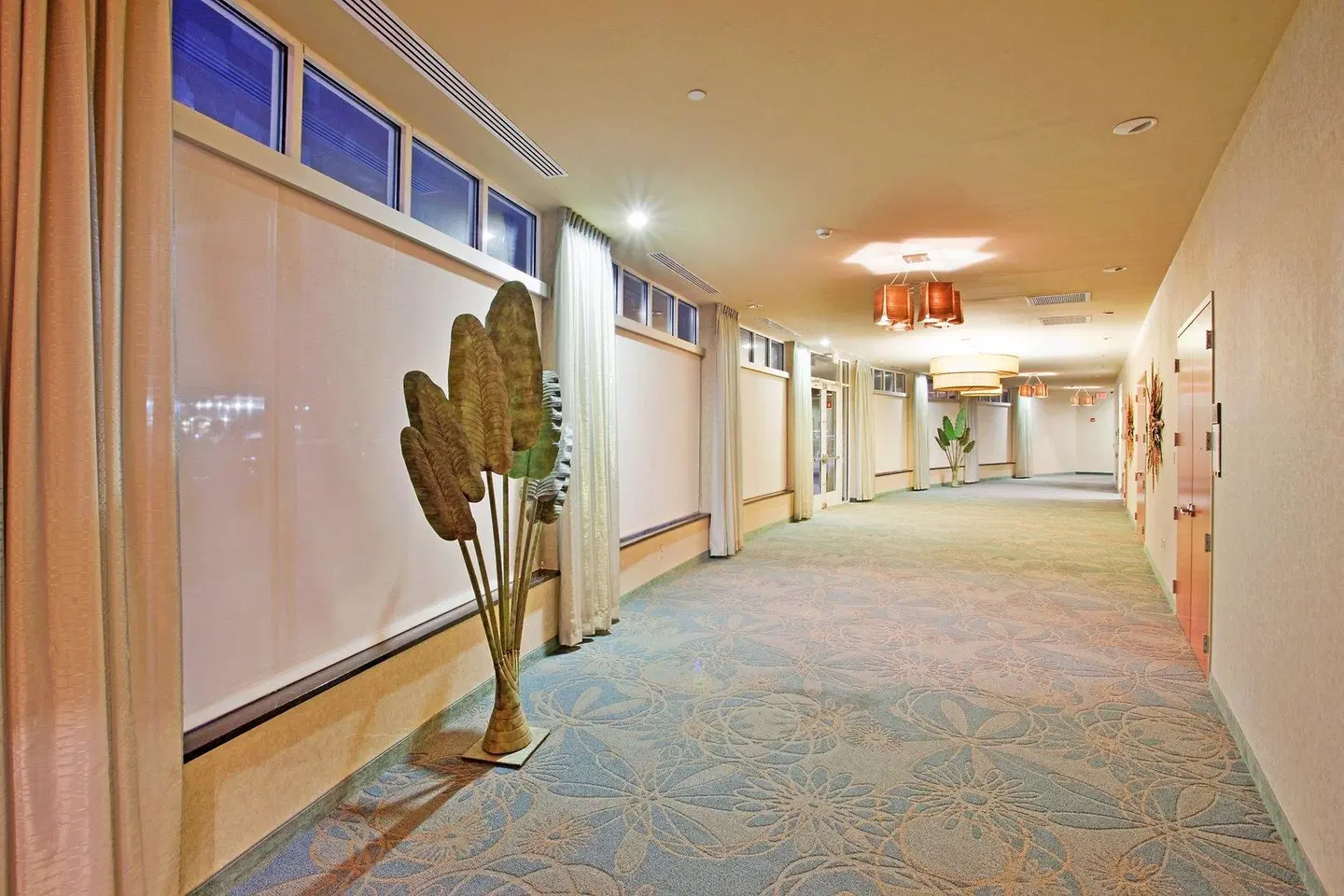 Holiday Inn & Suites Williamsburg-Historic Gateway by IHG LOUNGE_LOBBY