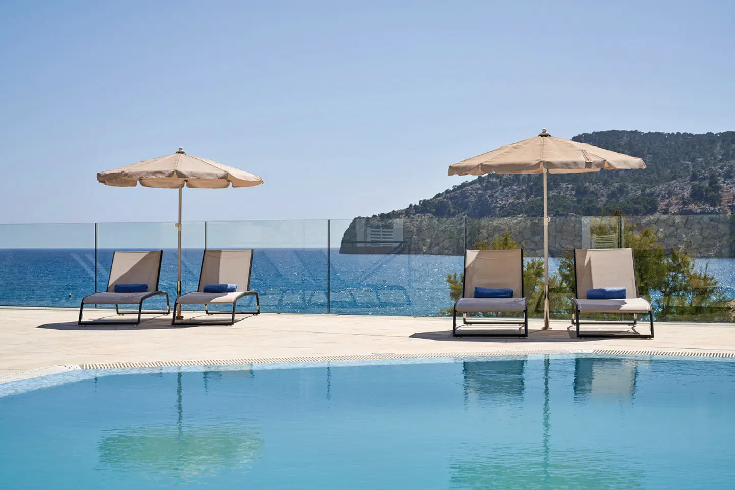 Bahía Suites Camp de Mar OUTDOOR_POOL