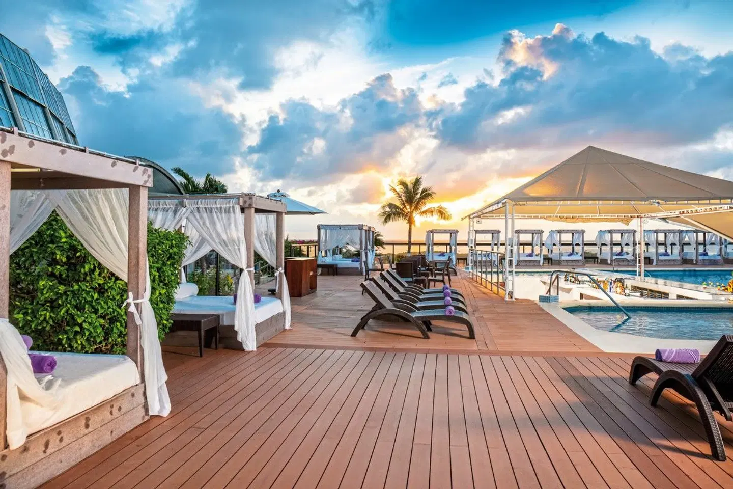 Crown Paradise Club Cancun Terrasse