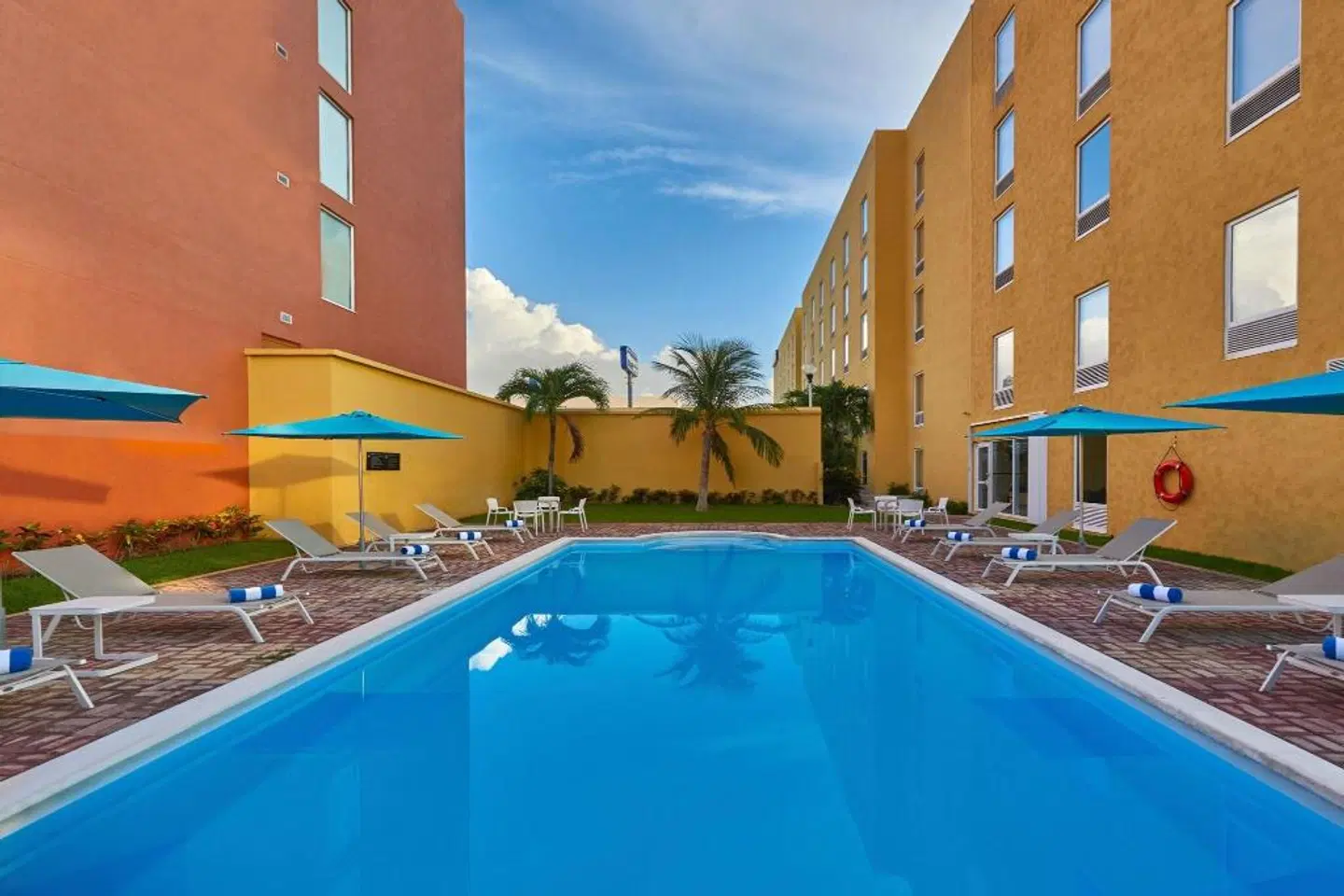 City Express Junior Cancún OUTDOOR_POOL