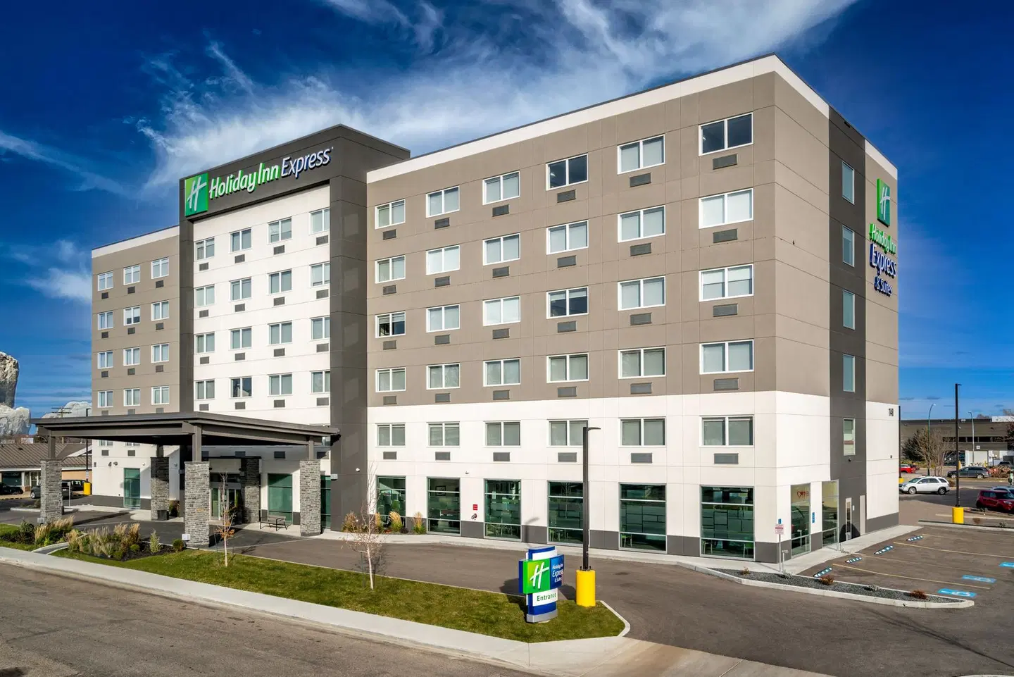 Holiday Inn Express & Suites Brandon by IHG EXTERIOR