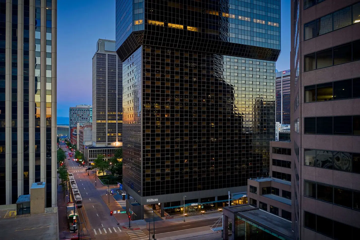 Hilton Denver City Center EXTERIOR
