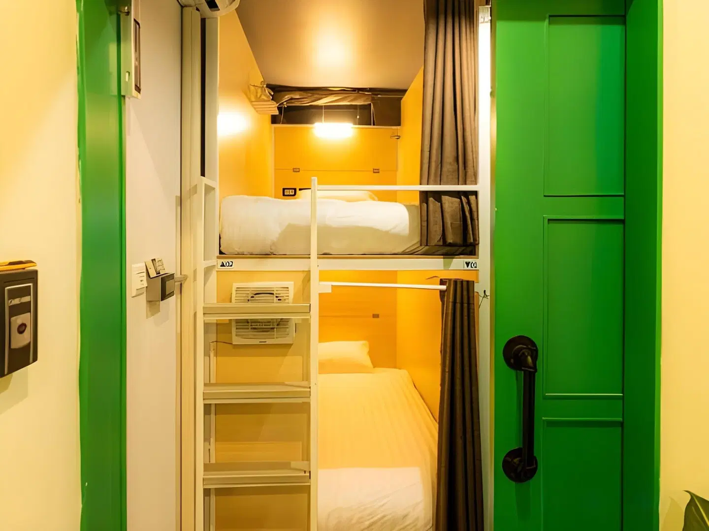 Khaosan Social Capsule Hostel Badezimmer
