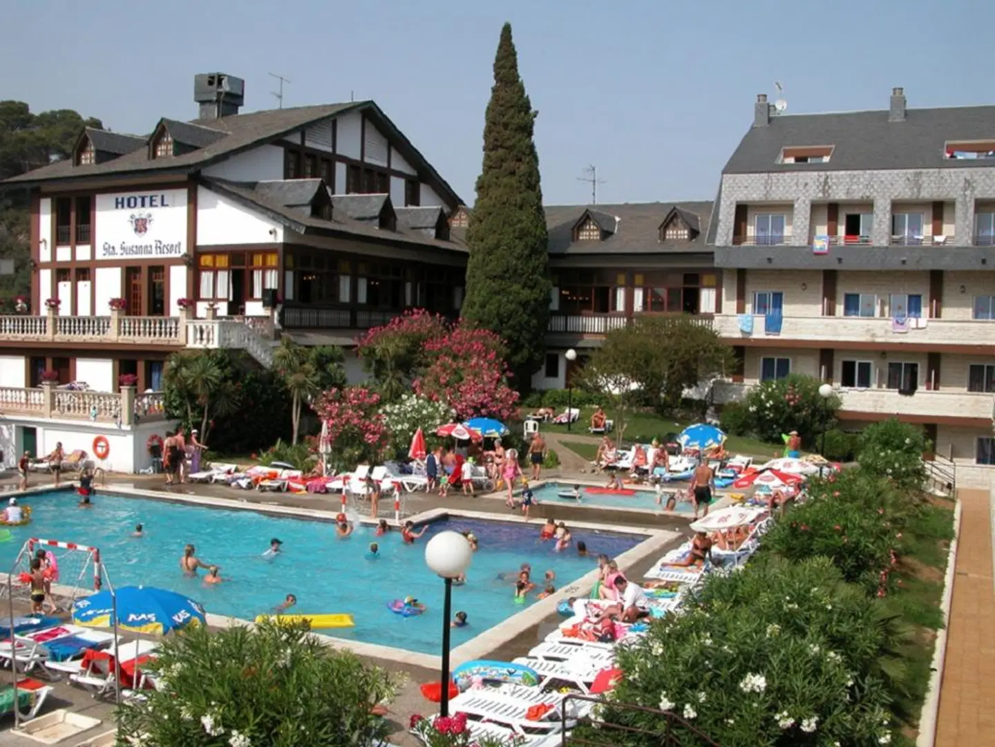Santa Susanna Resort OUTDOOR_POOL
