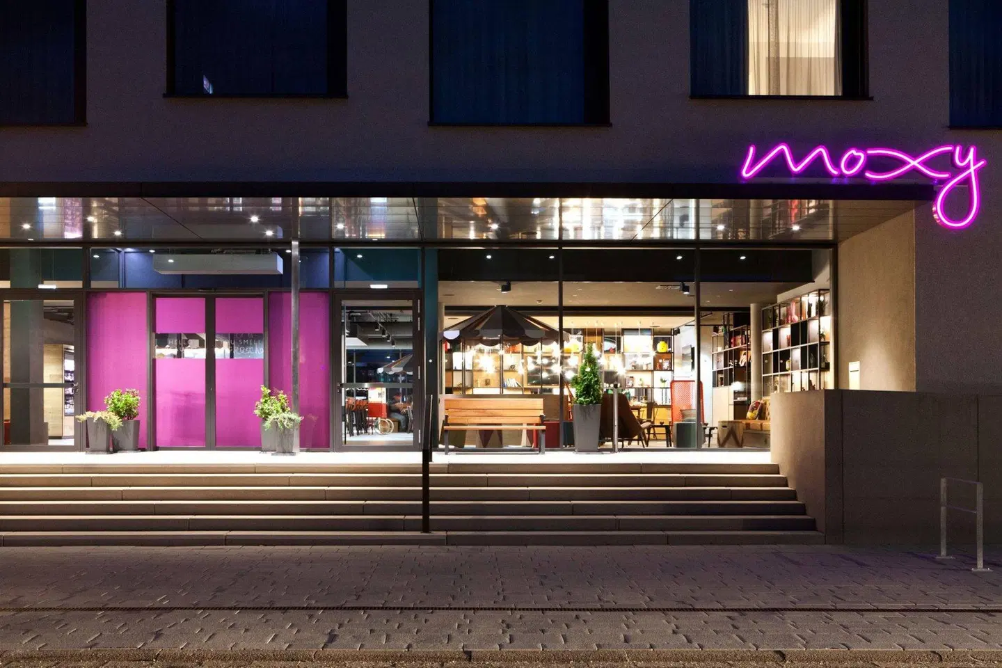 Moxy Rust Bar