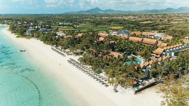 Crystals Beach Resort Belle Mare Strand