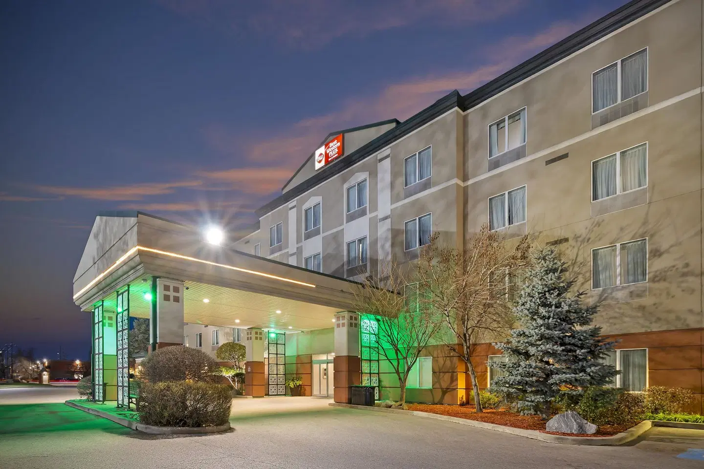 Best Western Plus Pembina Inn & Suites EXTERIOR
