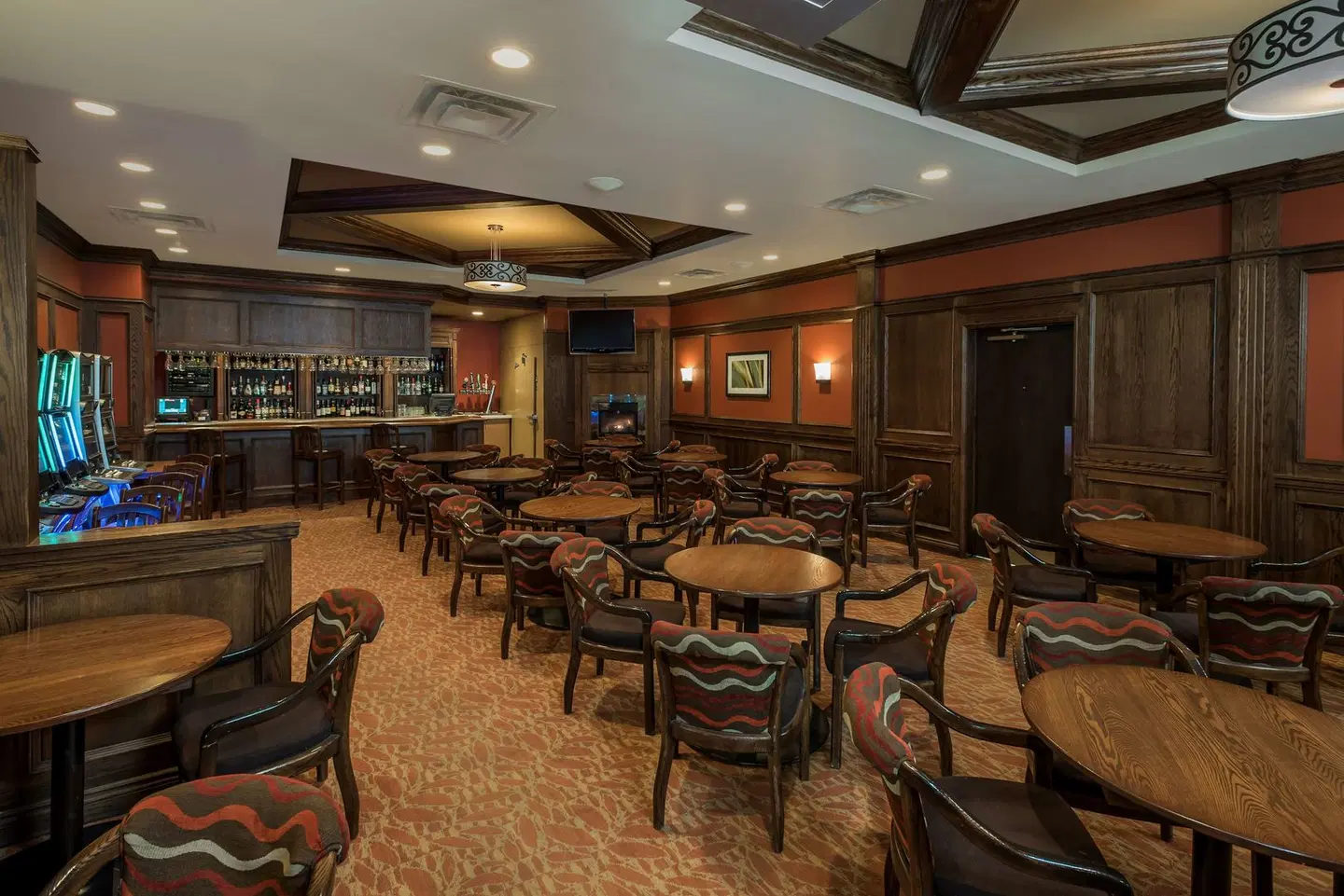 Best Western Plus Winnipeg Airport Hotel Bar