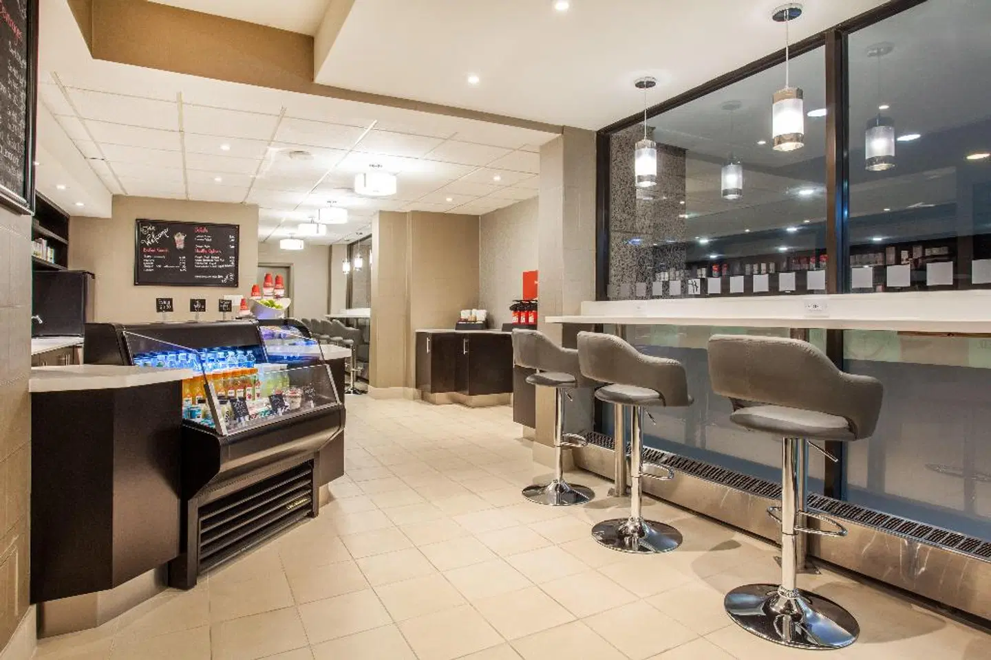 Holiday Inn Toronto International Airport Bar