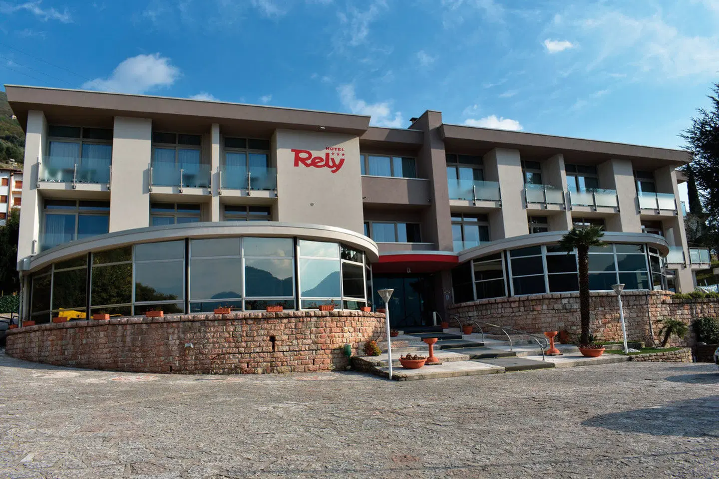Rely EXTERIOR