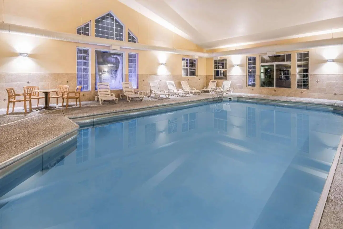 La Quinta Inn & Suites by Wyndham Belgrade - Bozeman Airport Hallenbad