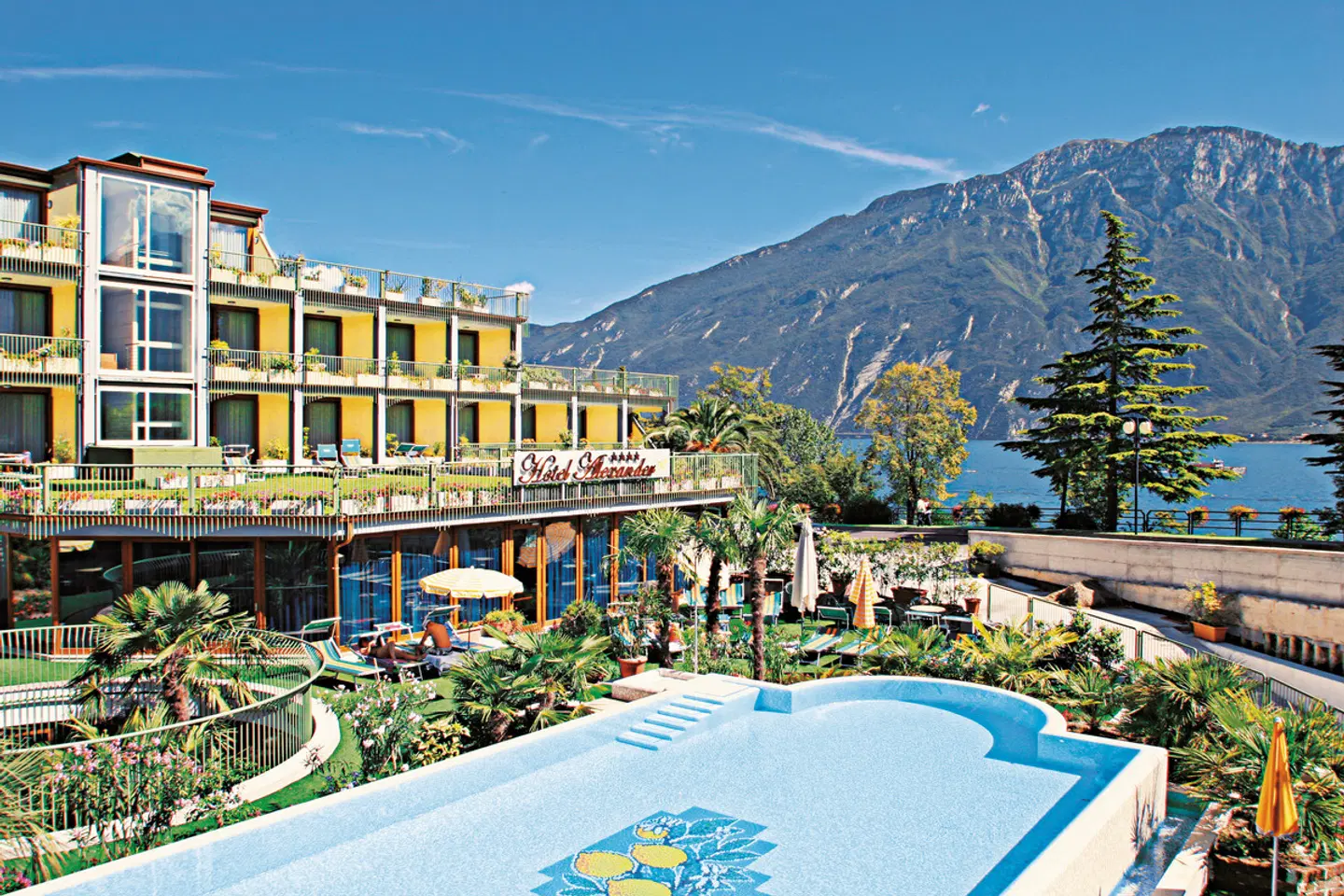Alexander OUTDOOR_POOL