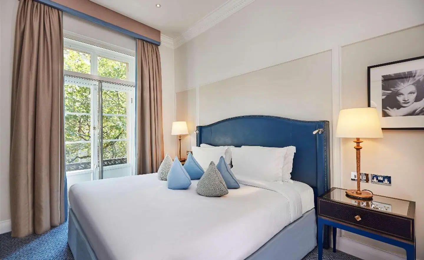 The Waldorf Hilton ROOM_EXAMPLE