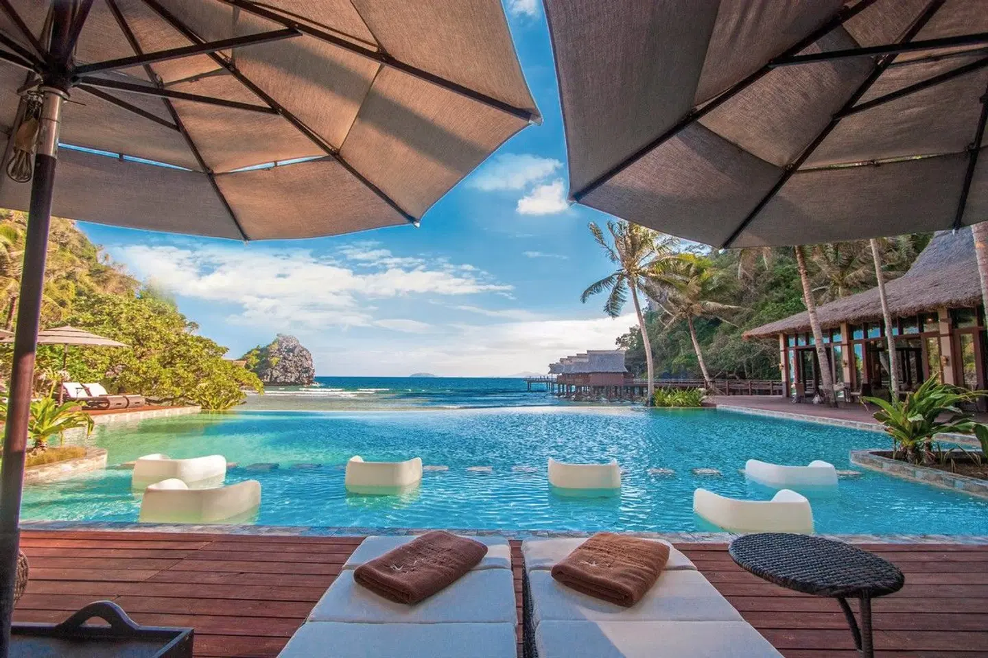 Cauayan Island Resort Hallenbad