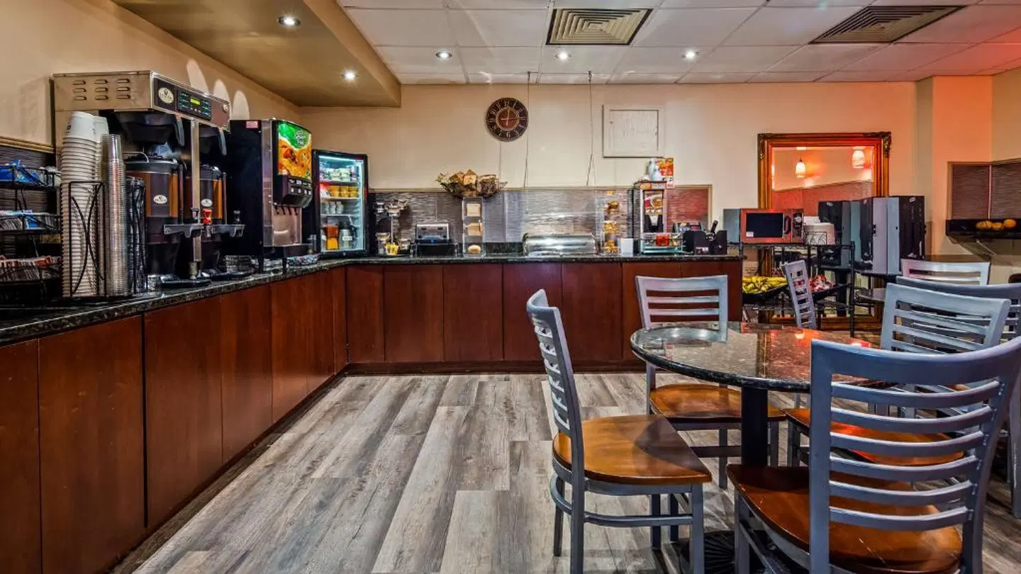 Best Western Plus Coastline Inn Bar
