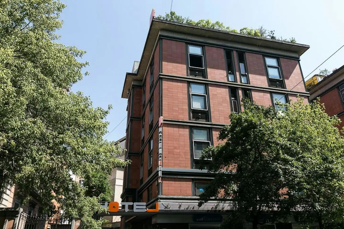 Orange Hotel EXTERIOR
