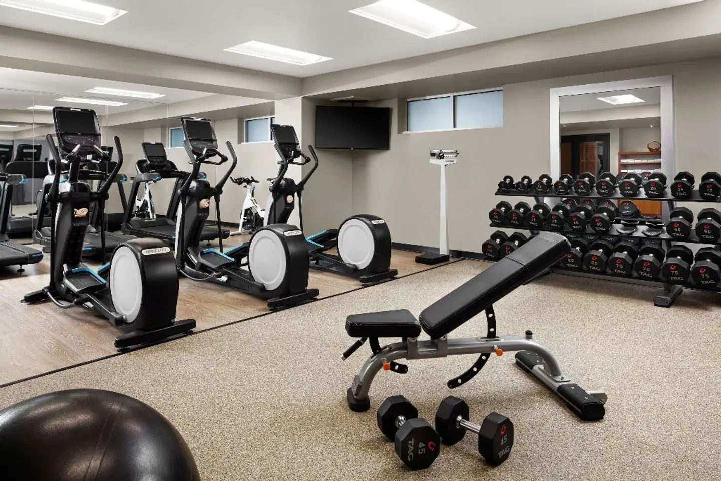 The Inn at Penn, a Hilton Hotel SPORTS_AND_LEISURE