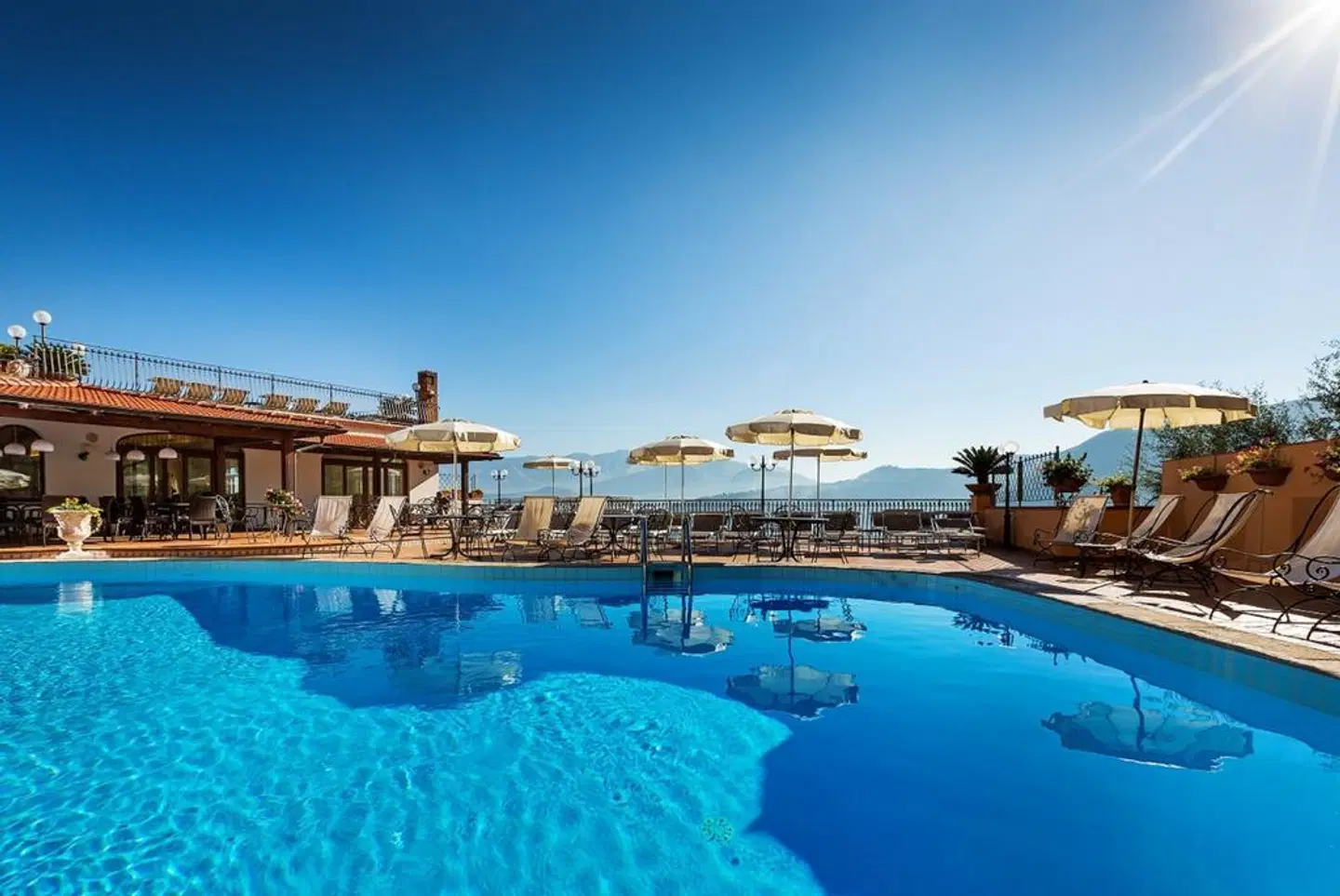La Vue d'Or OUTDOOR_POOL