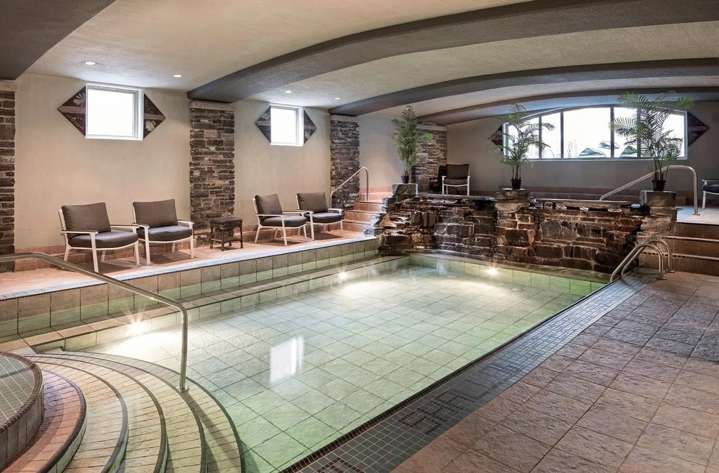 Royal Canadian Lodge Hallenbad