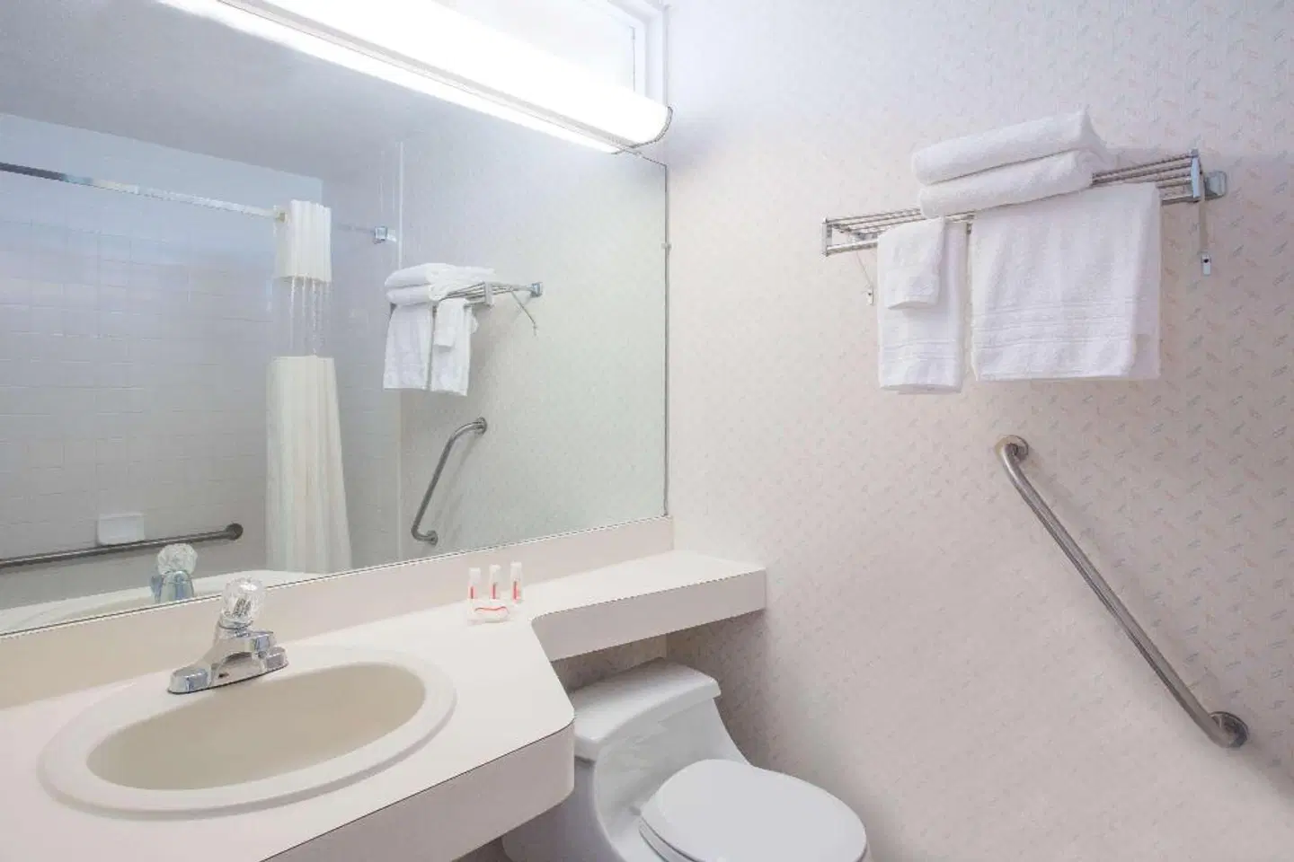 Days Inn by Wyndham Ocala North Badezimmer