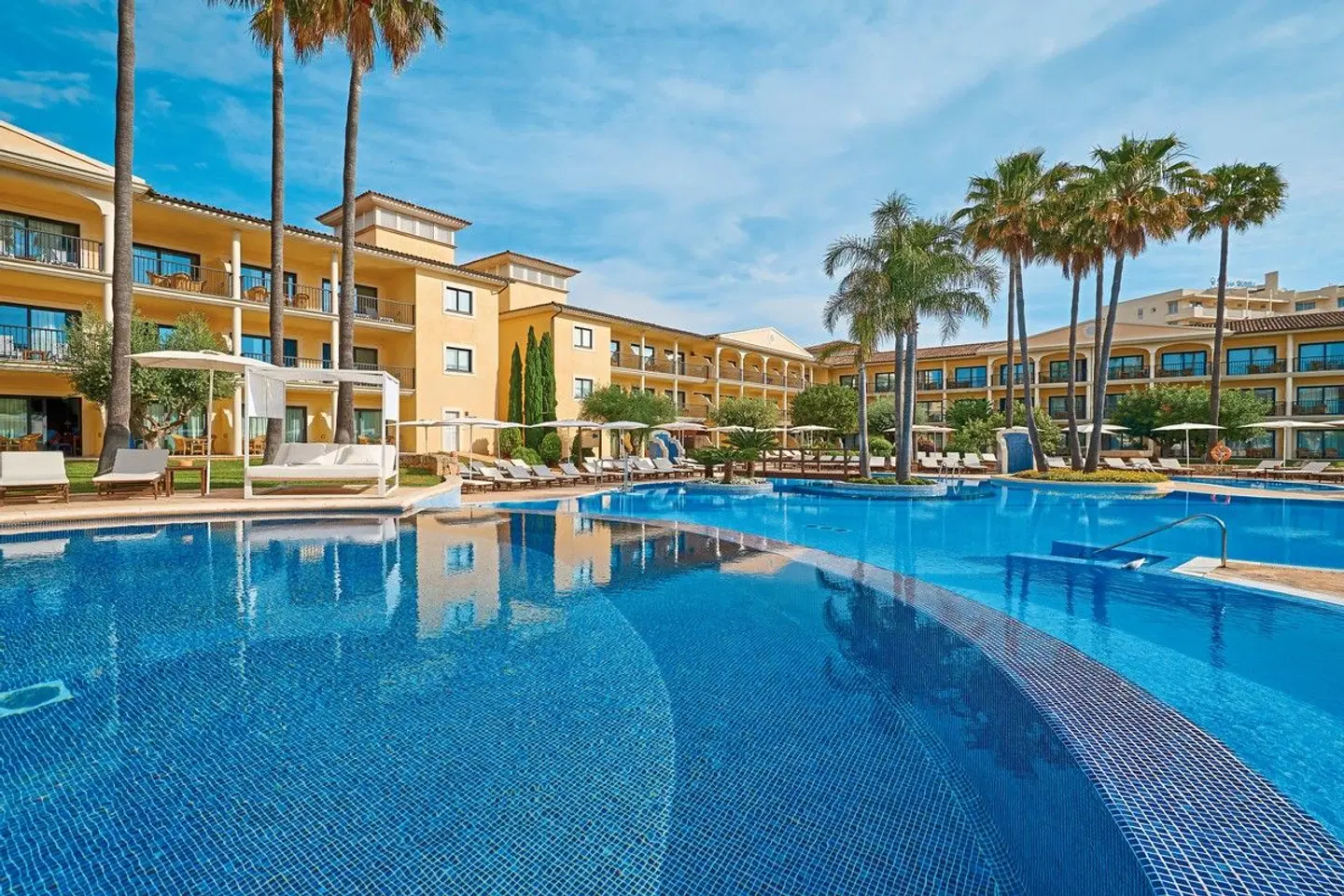 CM Mallorca Palace OUTDOOR_POOL