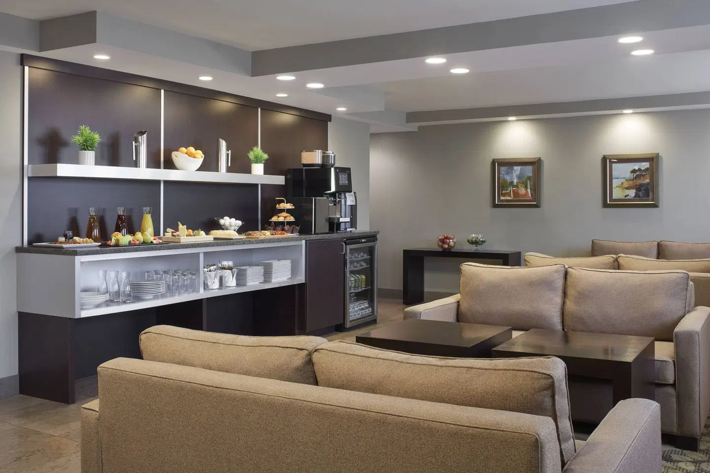 Delta Hotels by Marriott Beausejour Bar