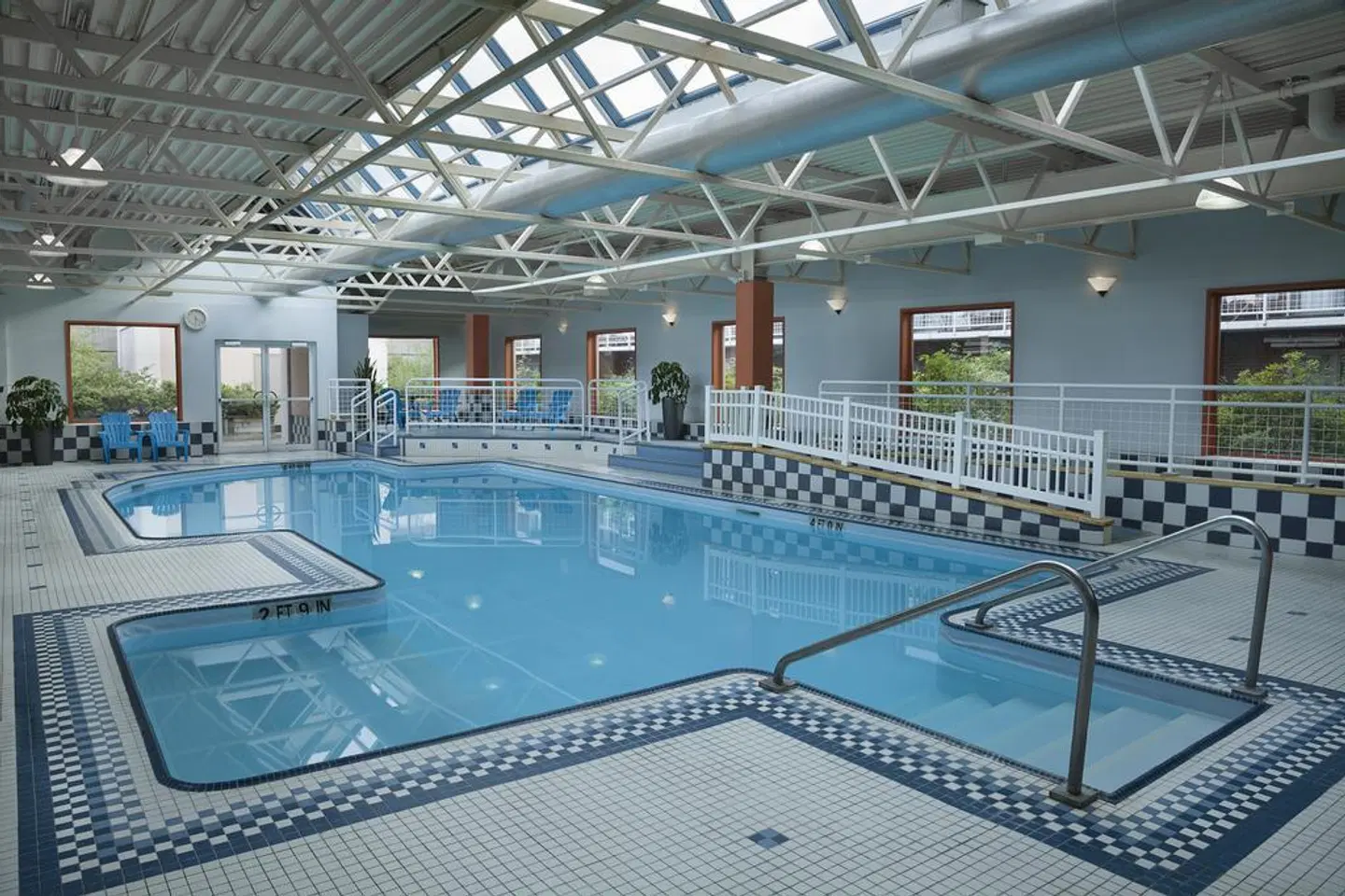 Delta Halifax Hallenbad