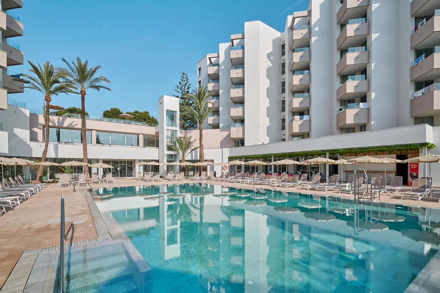 Hipotels Bahía Grande OUTDOOR_POOL