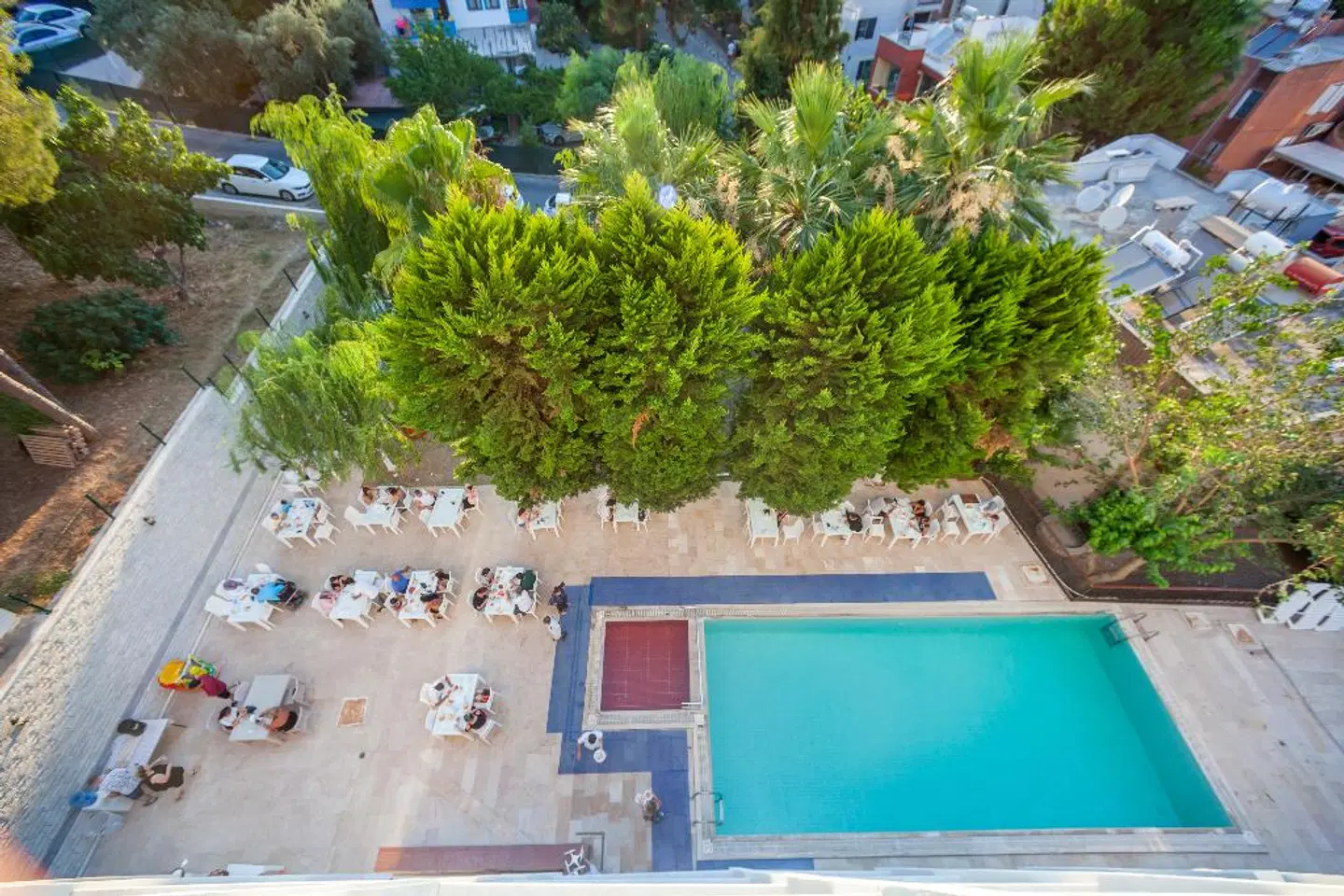 Marla OUTDOOR_POOL