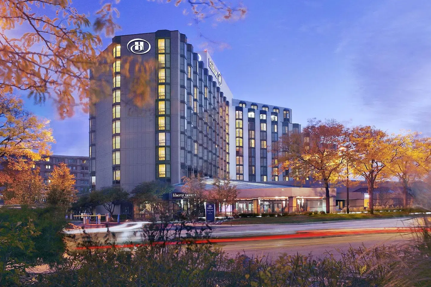 Hilton Rosemont Chicago O'Hare EXTERIOR