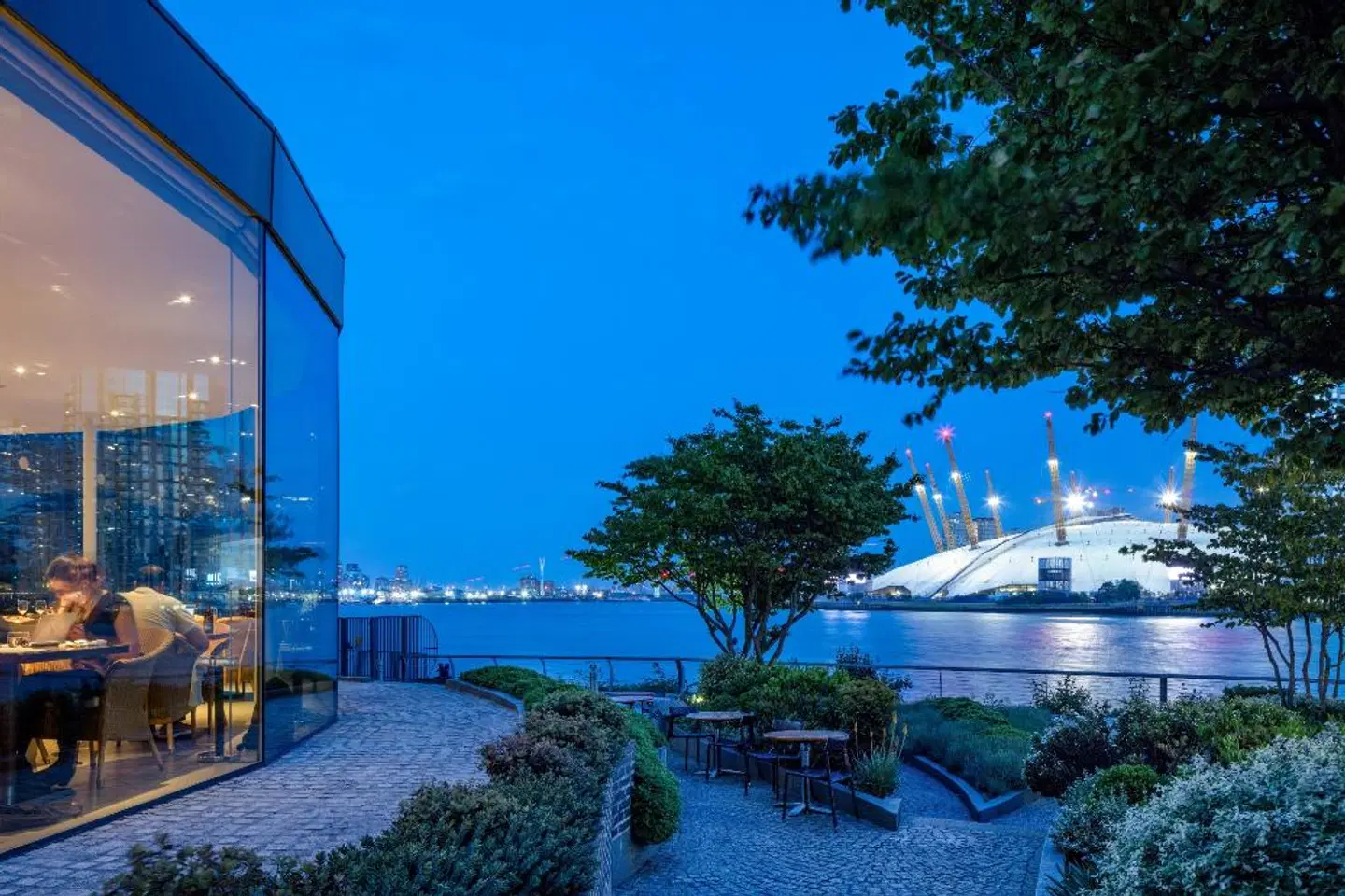 Radisson Blu Edwardian New Providence Wharf Hotel Terrasse