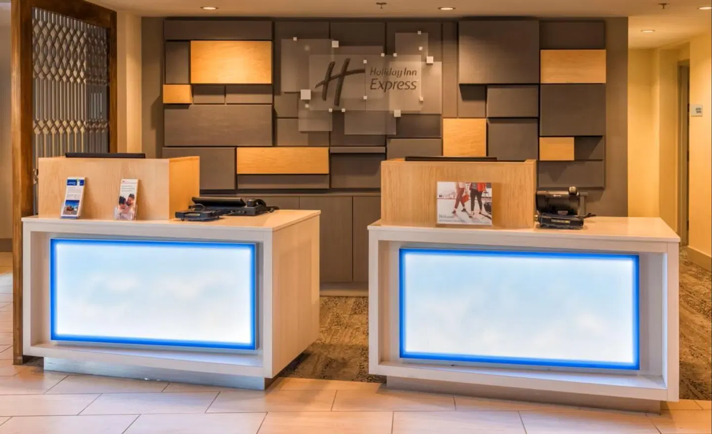 Holiday Inn Express Charleston US Hwy 17 & I-526 by IHG LOUNGE_LOBBY