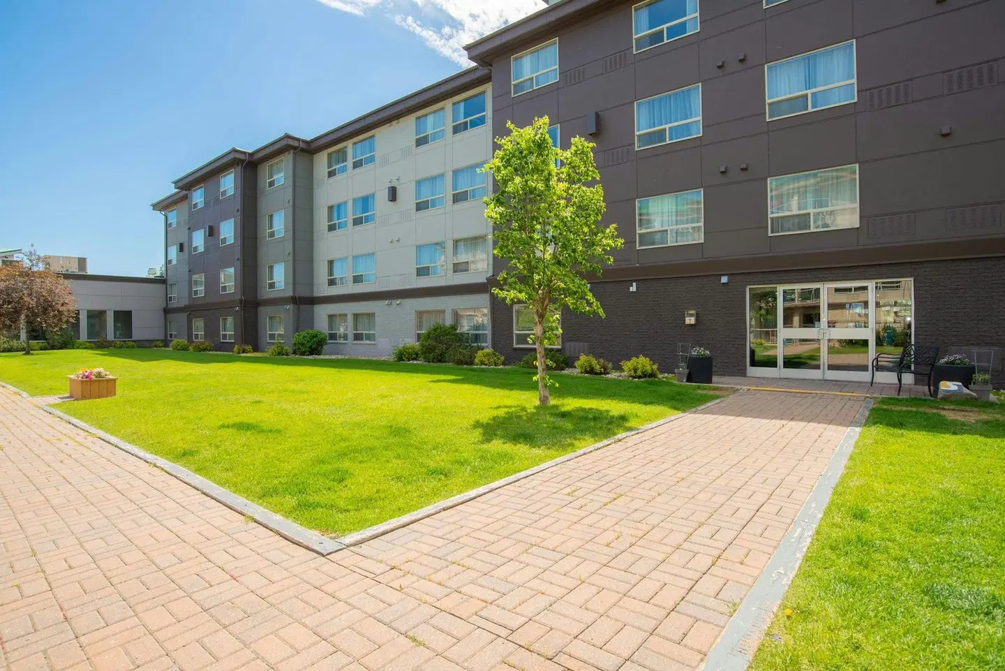 Sandman Hotel & Suites Regina EXTERIOR