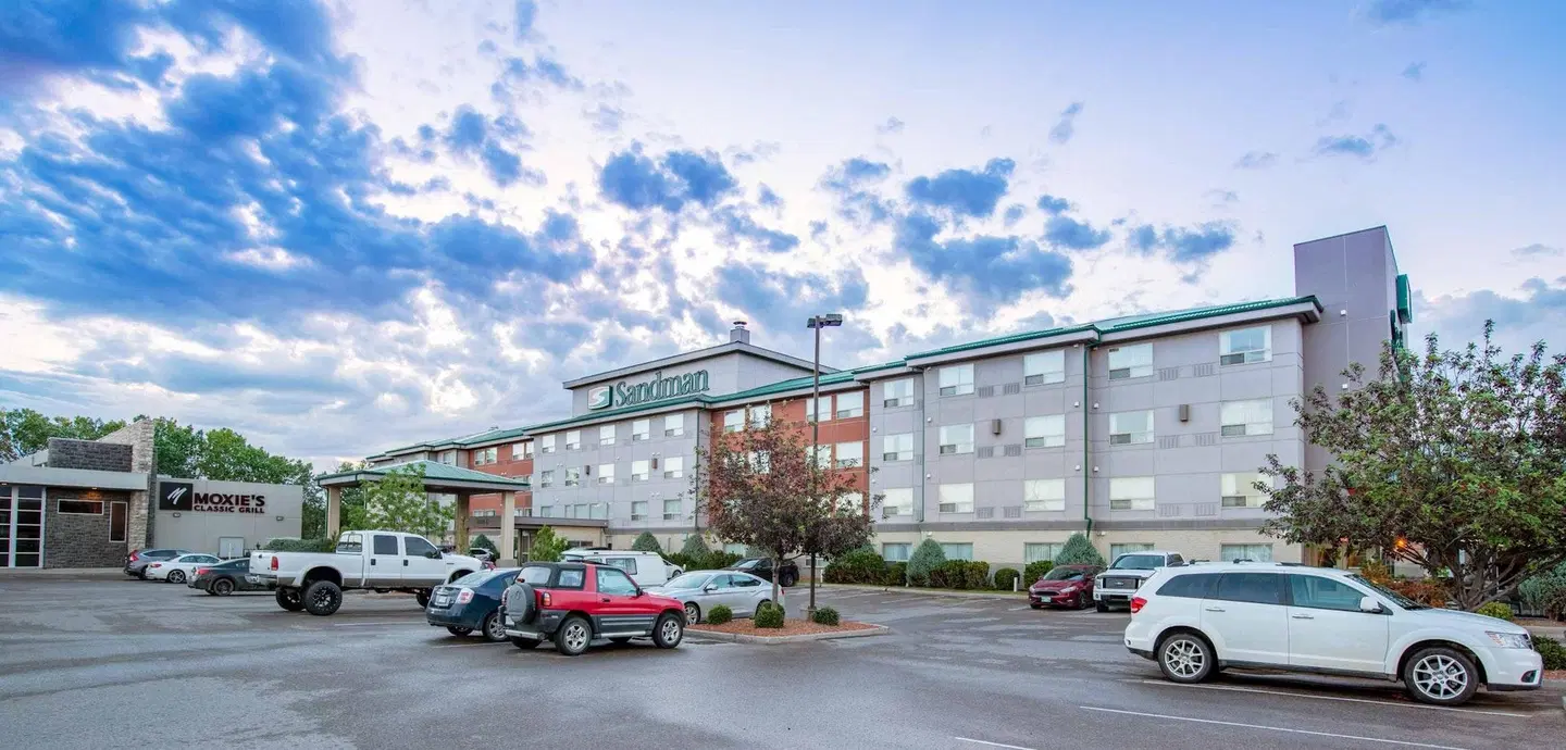 Sandman Hotel & Suites Regina EXTERIOR