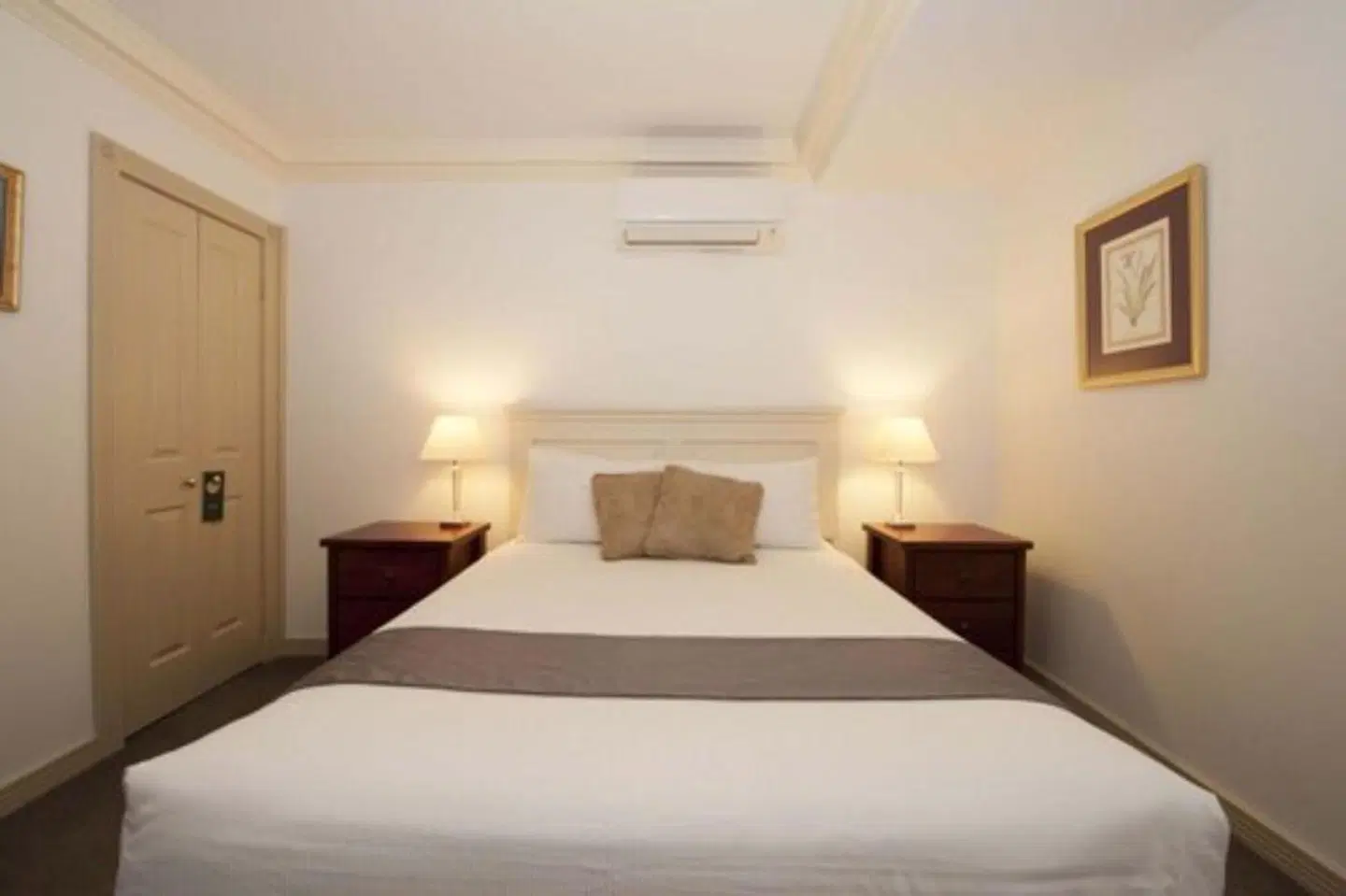 Cobb & Co Court Boutique Hotel ROOM_EXAMPLE