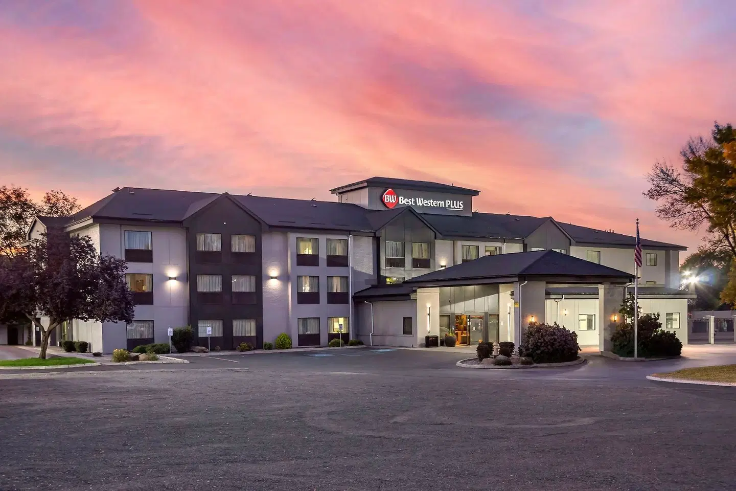 Best Western Plus Spokane North EXTERIOR