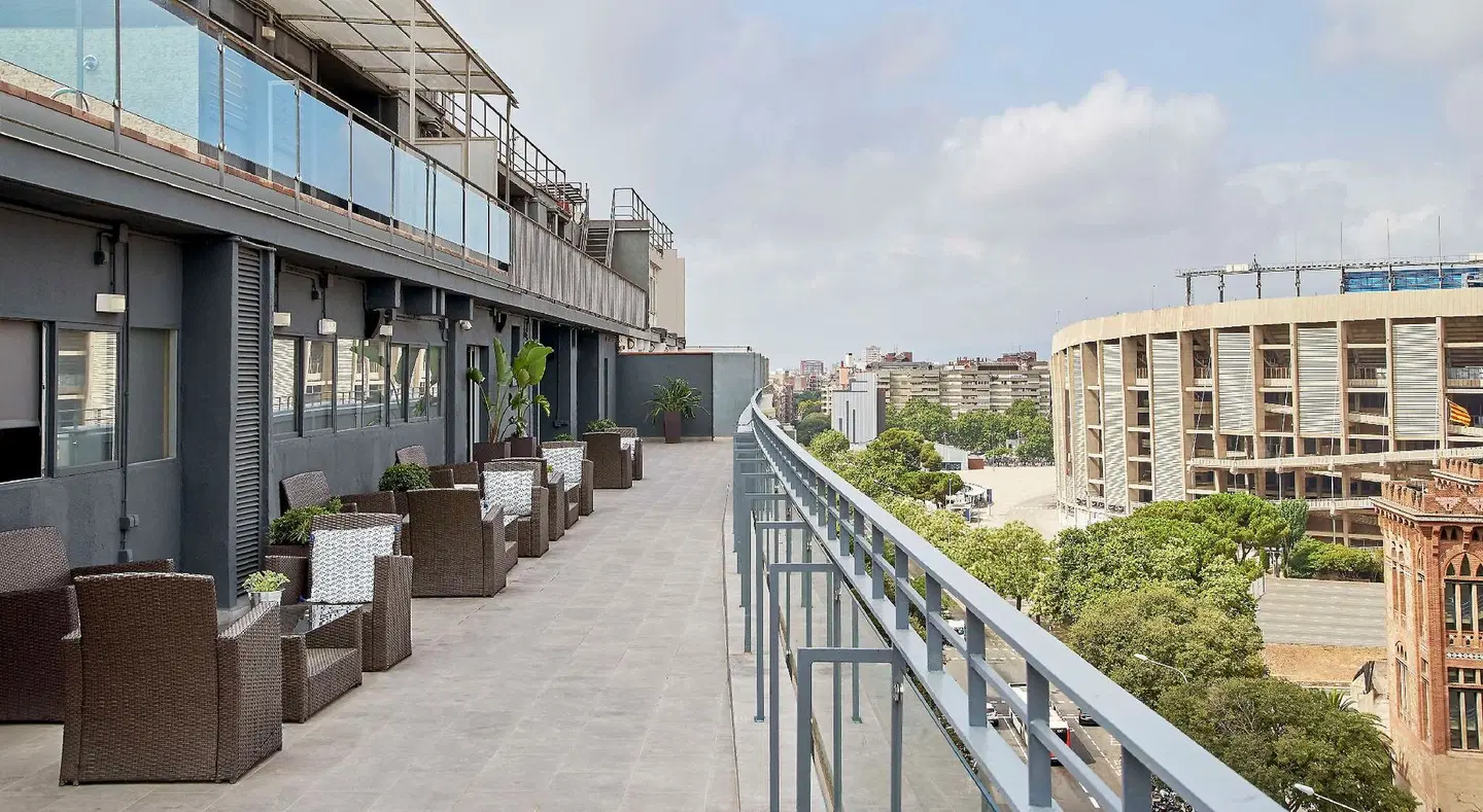 NH Barcelona Stadium Terrasse