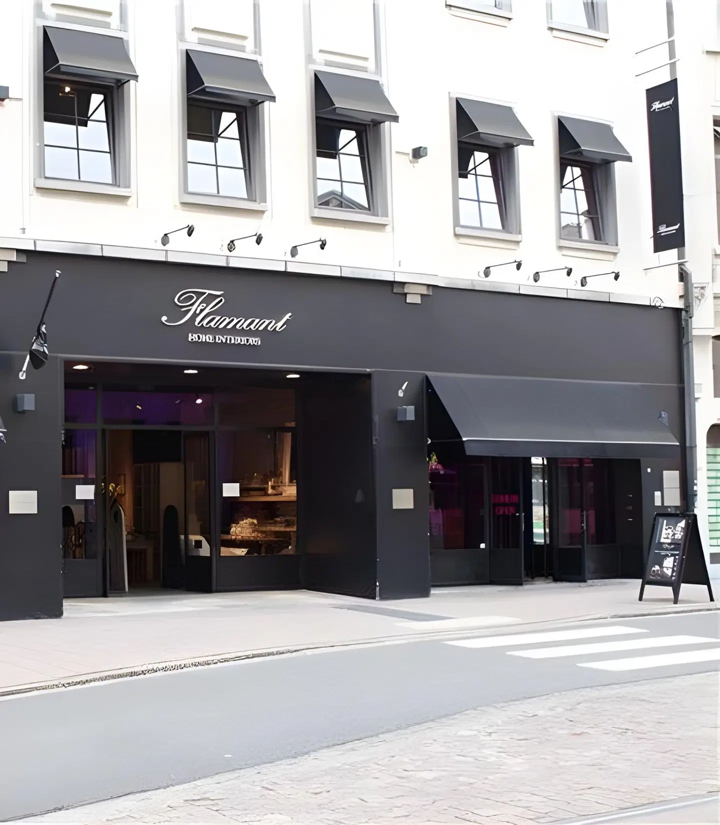 Les Nuits EXTERIOR