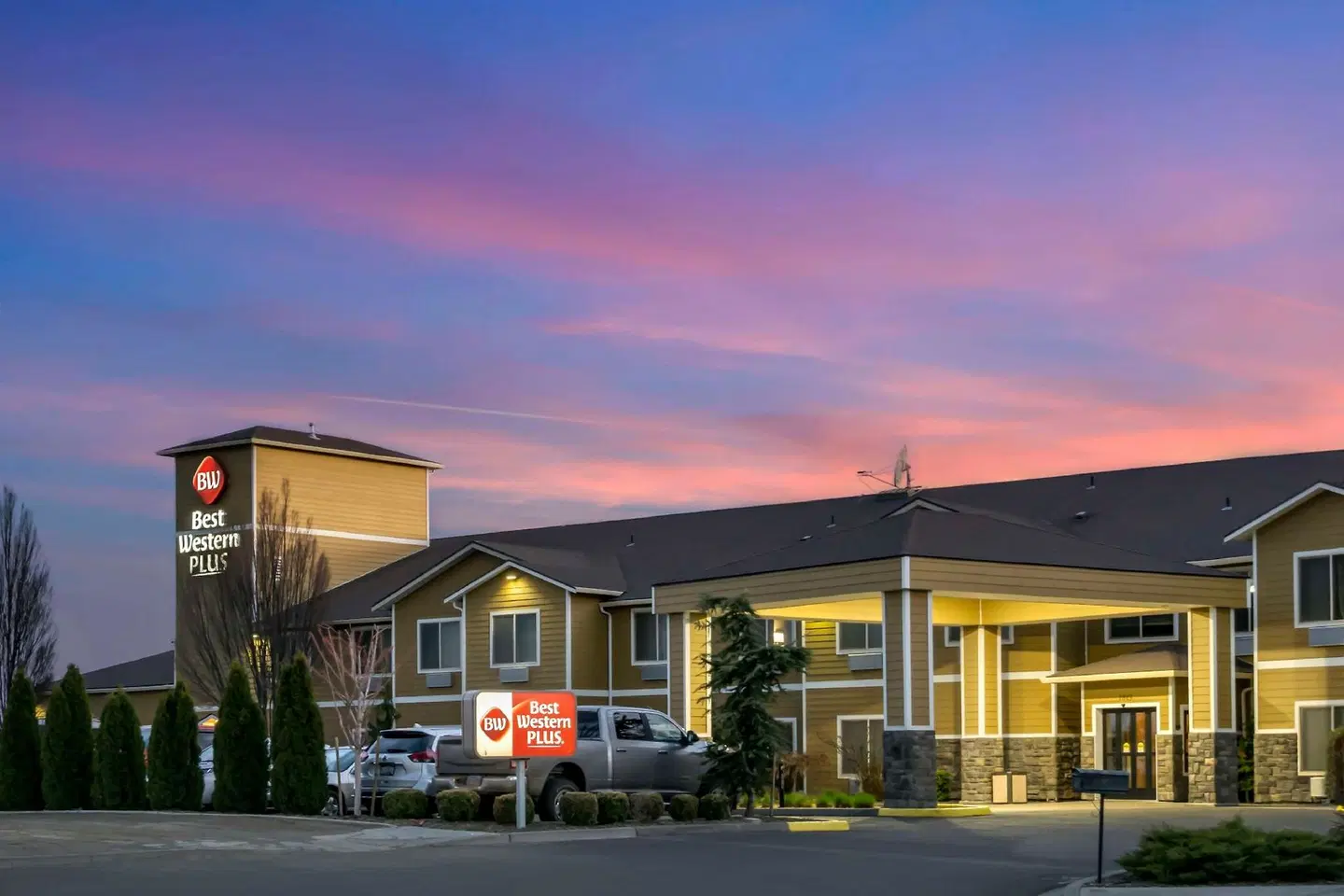 Best Western Plus Grapevine Inn EXTERIOR