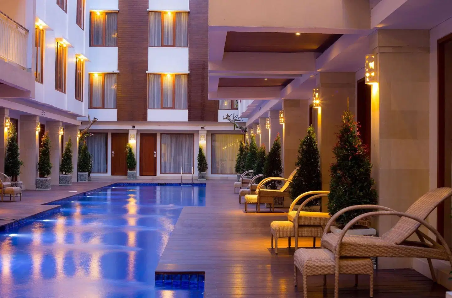 The Sun Hotel And Spa Hallenbad