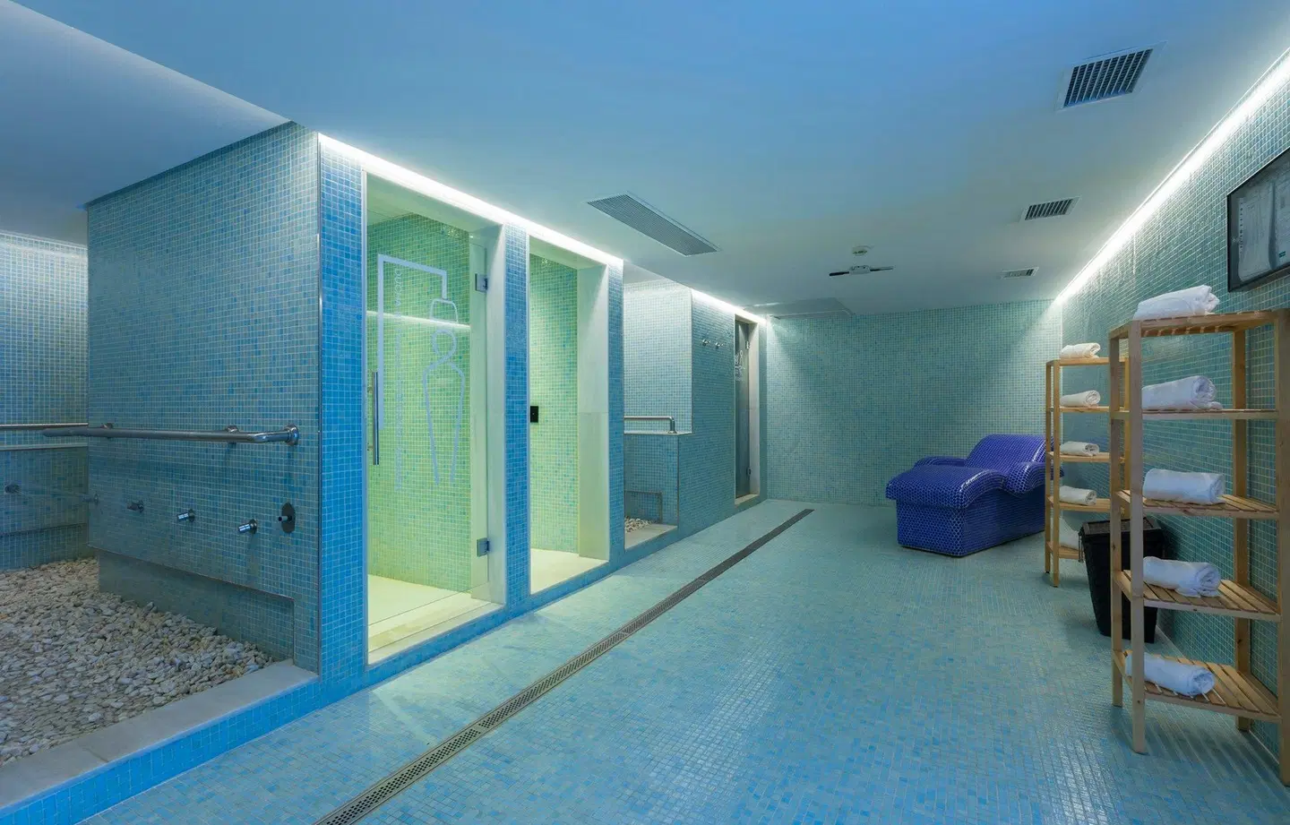 Axor Barajas Hallenbad