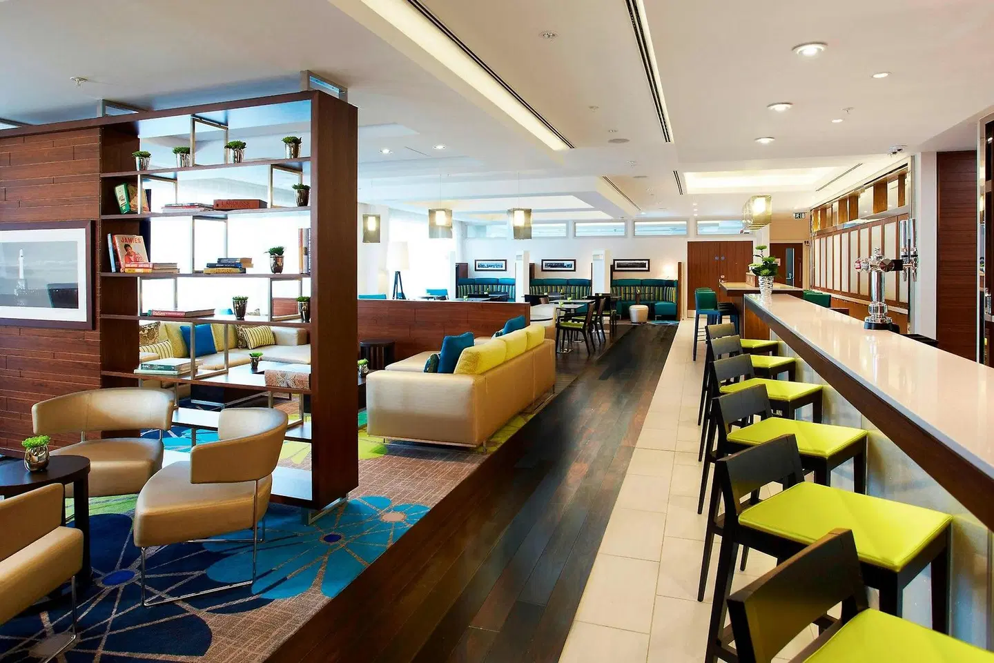 Courtyard by Marriott Aberdeen Airport Bar