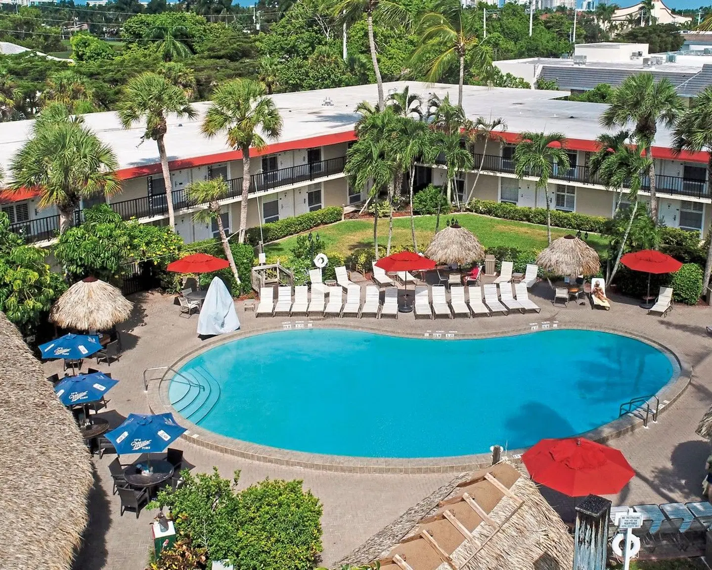 Gulfcoast Inn of Naples OUTDOOR_POOL