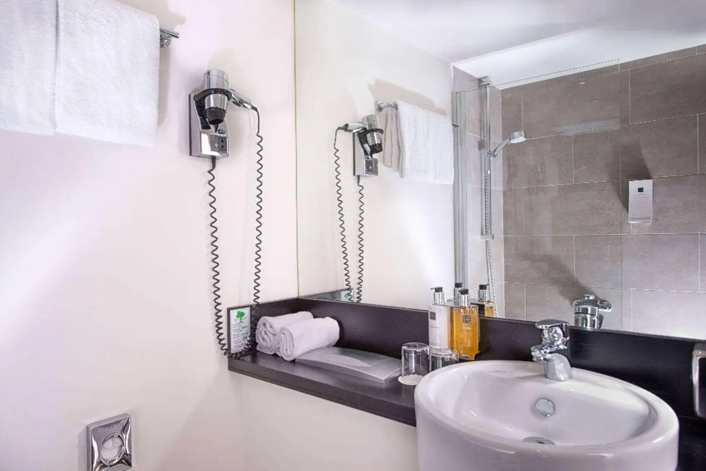 Wyndham Stuttgart Airport Messe Badezimmer