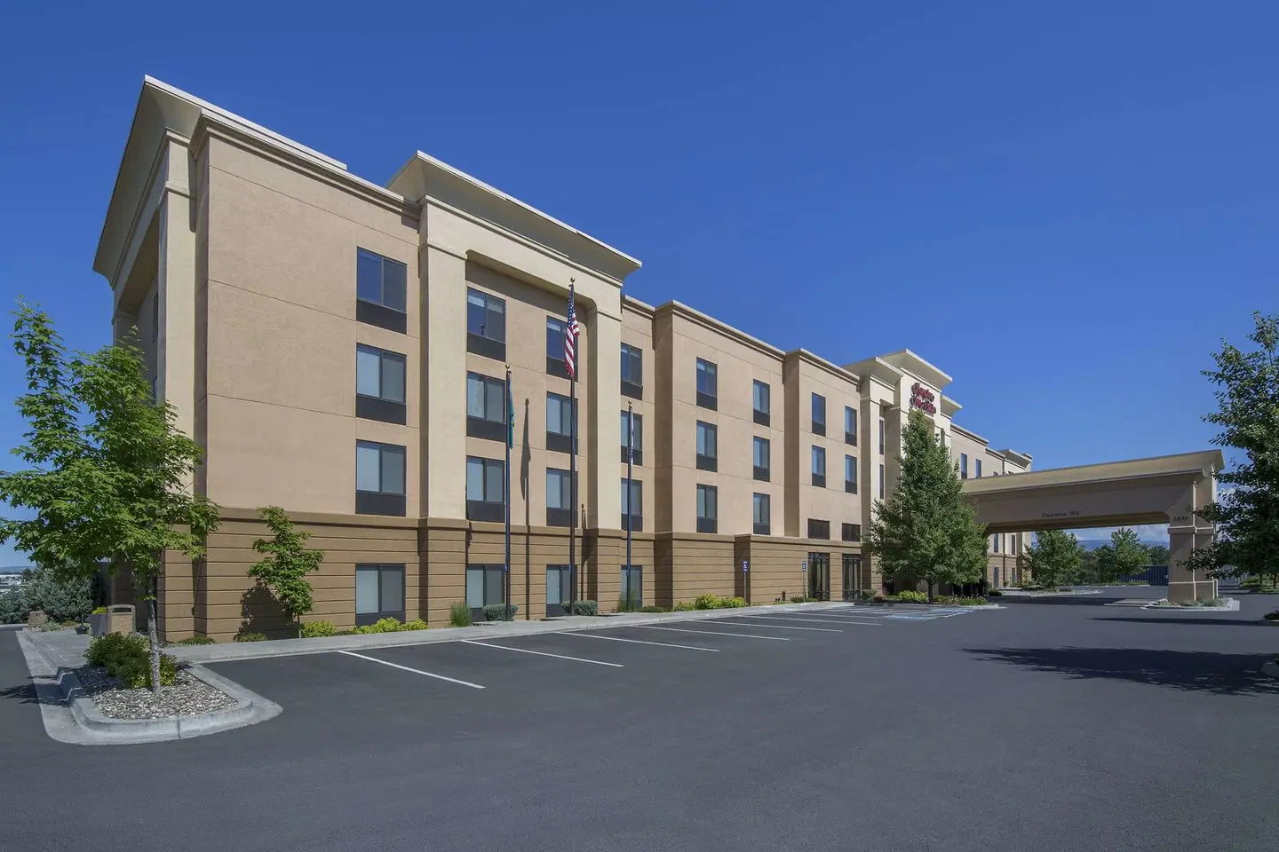 Hampton Inn & Suites Walla Walla EXTERIOR