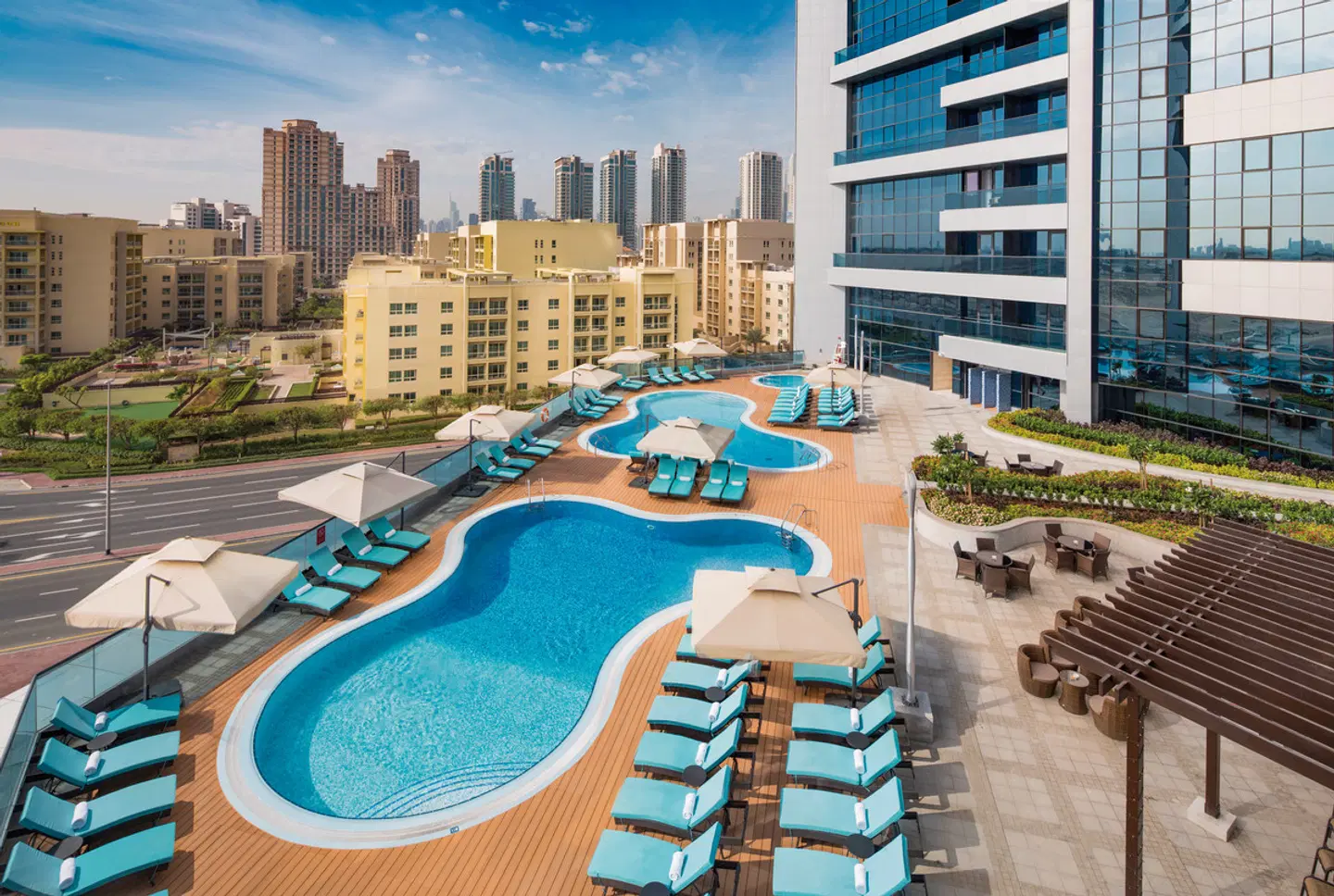 Millennium Place Barsha Heights Hotel - inkl. Formel 1 Wochenend-Ticket Abu Dhabi OUTDOOR_POOL