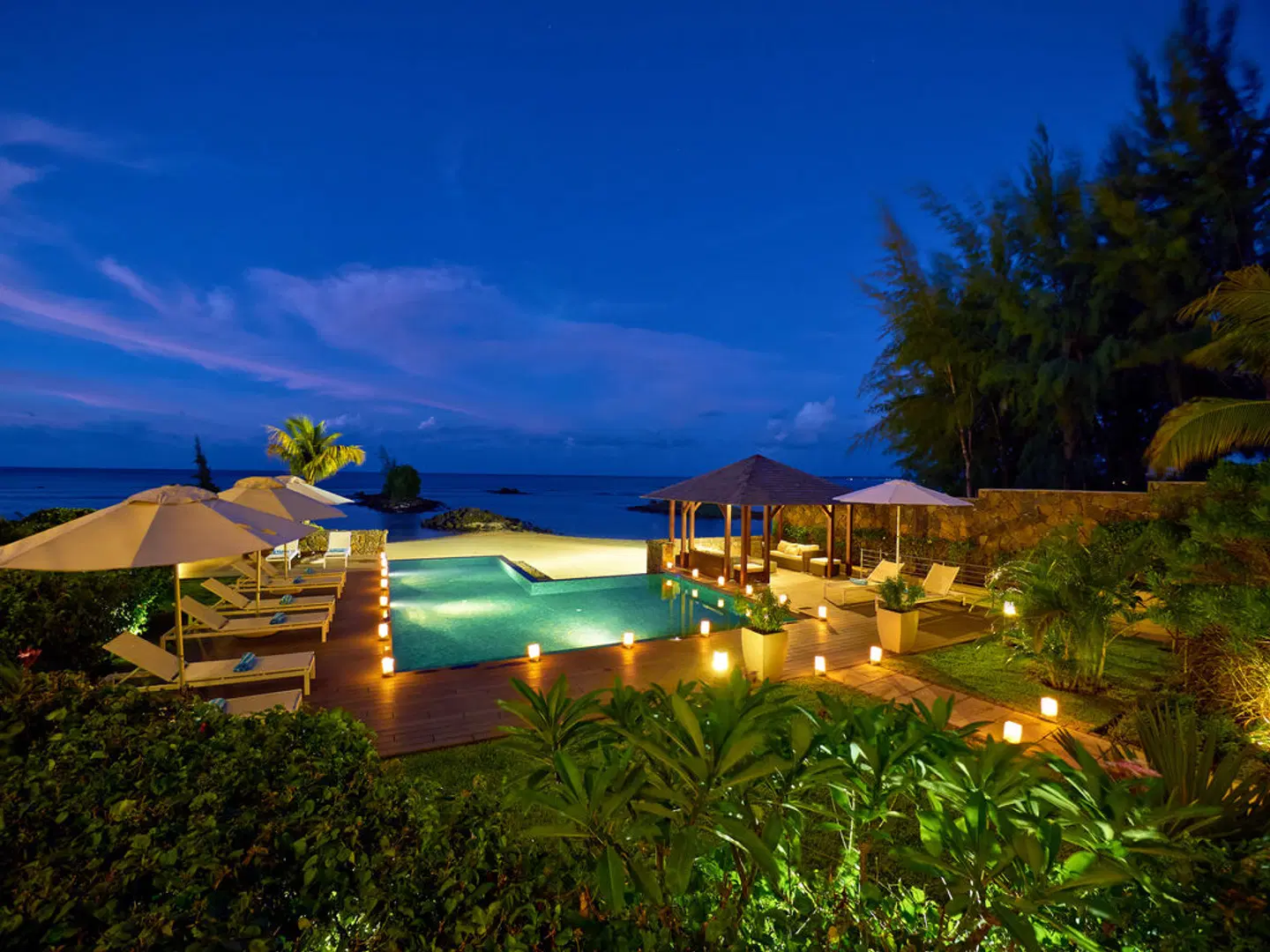 Bon Azur Beachfront Suites & Penthouses by LOV EXTERIOR